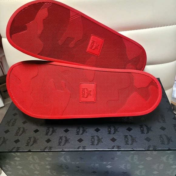 MCM Large Logo Slides size US 11 - Picture 4 of 7